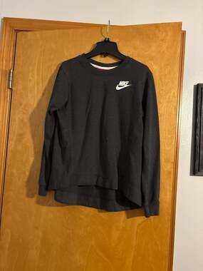 Nike Women's Sportswear Crewneck Pullover Top with Hi-Low Hem